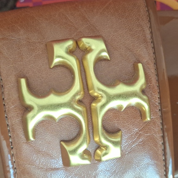 Tory Burch Tan Slides with Gold Emblem - Picture 5 of 5